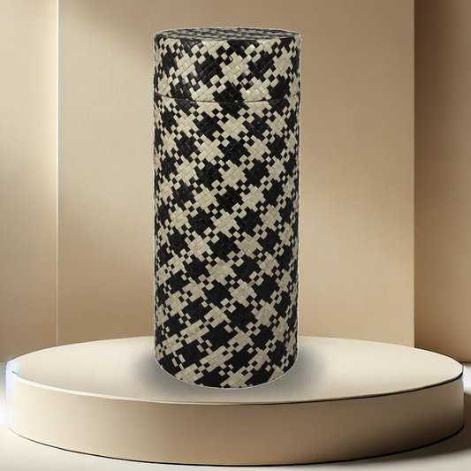 Pandanus Checkered Scattering Tube Urn