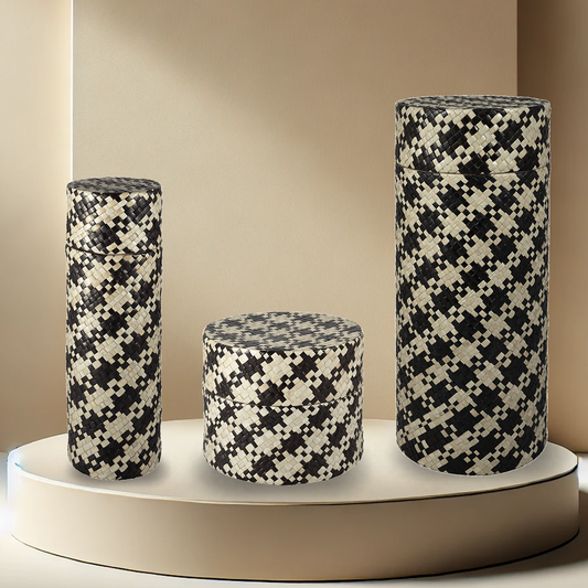 Pandanus Checkered Scattering Tube Urn